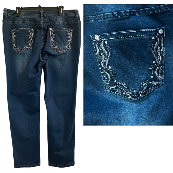 Rebajeans embroidered pockets Rhinestonebuttons. Size 16 plus NWT